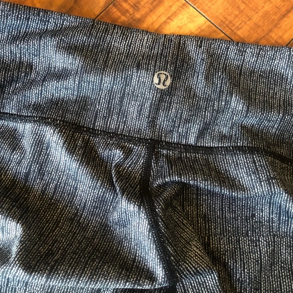 Lululemon Crop Leggings - Picture 5 of 9